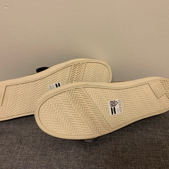 Brand new Tom’s woman’s shoes - Picture 3 of 5